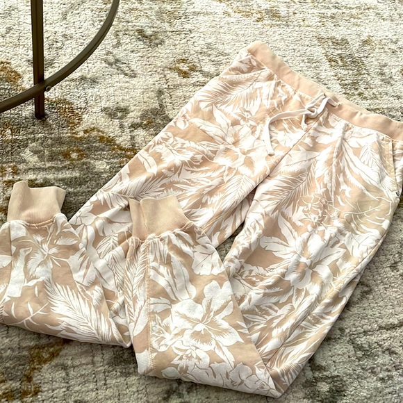 Billabong floral sweats